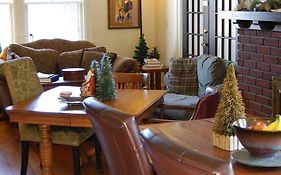 Mayor Lord's House Bed And Breakfast Meadville Pa 2*